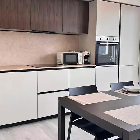 Mestre, New 3 With 3 Baths 公寓 *